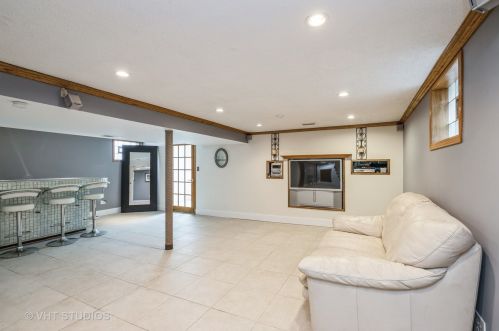 5000 Lawler Ave, Chicago IL 60638-2111 exterior