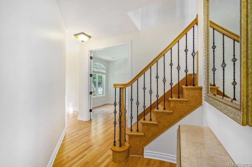 692 Appalachi St, Walled Lake MI  48390-1005 exterior