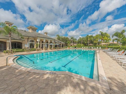 5795 Persimmon Way, Naples FL 34110-2320 exterior