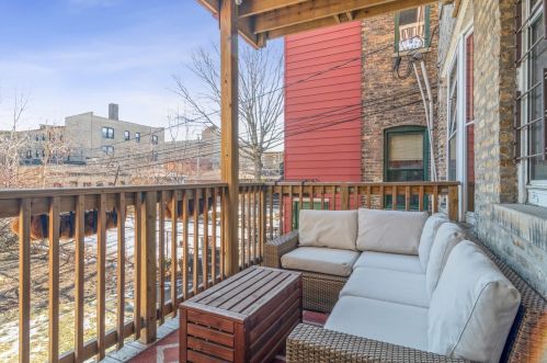 2431 Sawyer Ave, Chicago IL  60647-2541 exterior