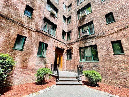 1519 Metropolitan Ave, Bronx NY  10462-6127 exterior