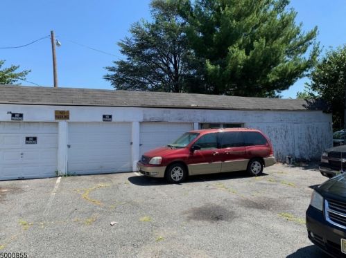 27 Kling St, Town Center, NJ 07052-5510