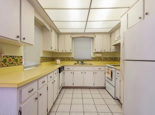 530 94 Ave, Naples FL 34108-2444 exterior