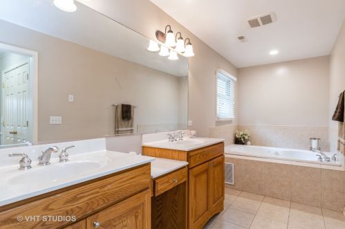 864 Hickman Ln, Bull Valley IL 60098-3027 exterior