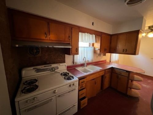 14317 Wallace Ave, Chicago IL 60827-1145 exterior