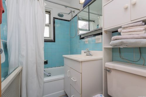 994 Fenwood Dr, Valley Stream NY  11580-1719 exterior