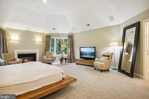 9906 Avenel Farm Dr, Rockville MD 20854-5410 exterior