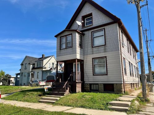 3925 Greenfield Ave, Milwaukee, WI 53215-1329