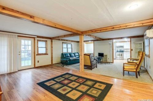 178 Burr Rd, Commack NY 11725-1809 exterior