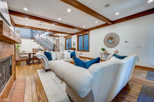 2732 Marshfield Ave, Chicago IL 60614-1016 exterior