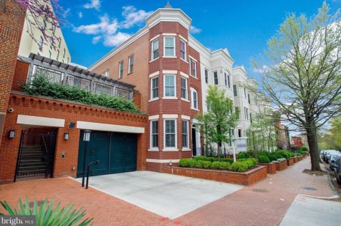 420 3rd St, Washington DC  20003-1930 exterior