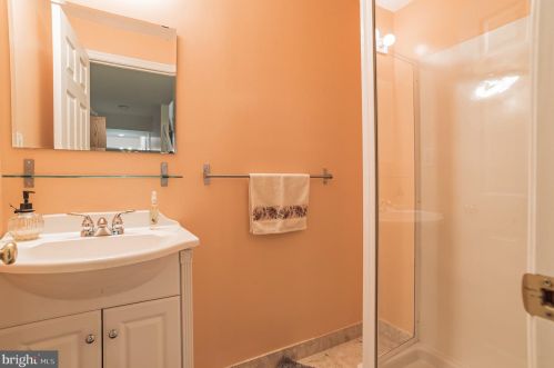 11920 Bargate Ct, Rockville MD 20852-4117 exterior