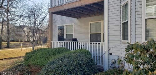 124 Exeter Ct, Piscataway NJ  08854-2178 exterior