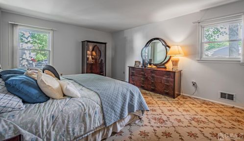 7 Meredith Rd, Edison NJ 08817-2231 exterior