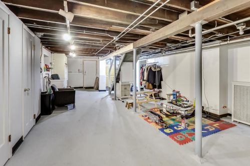 6040 Northcott Ave, Chicago IL 60631-3103 exterior