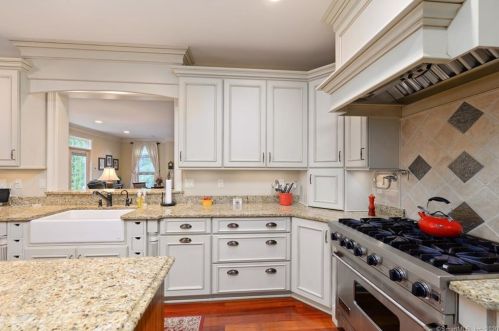 101 Somersby, Farmington CT 06032-2756 exterior