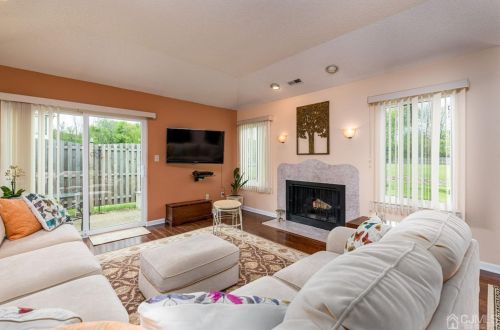 91 Gate House Ln, Edison NJ 08820-4001 exterior