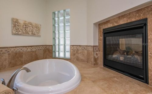 4949 Bayshore Blvd, Tampa FL 33611-3851 exterior