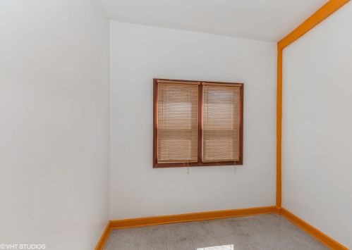 8029 Eberhart Ave, Chicago IL 60637-2411 exterior