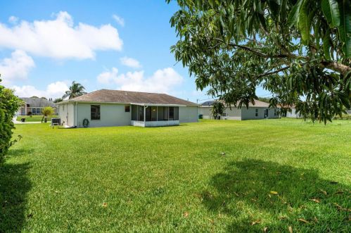 641 Stillman Ave, Fort Pierce, FL 34953-3321