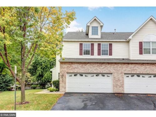 1350 White Oak Dr, Chaska, MN 55318-1401