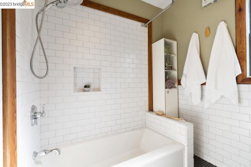 1221 Blake St, Berkeley CA 94702-2014 exterior