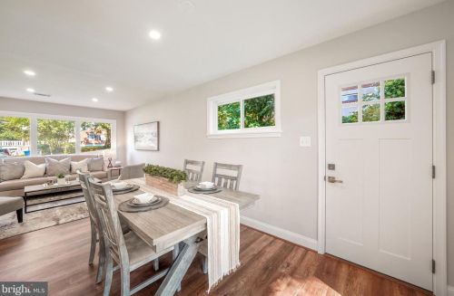 2809 James Dr, Alexandria VA  22303-1338 exterior