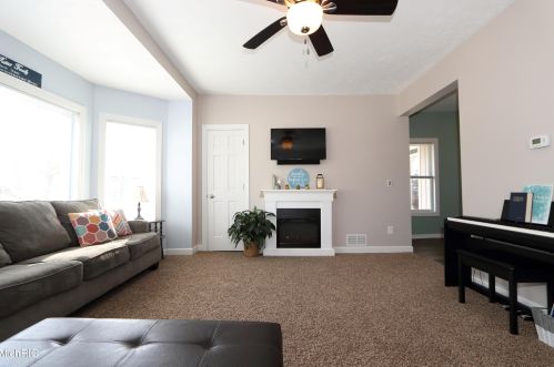 324 Lincoln Lk Ave, Lowell MI 49331-8540 exterior