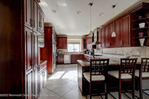 561 Derose Ln, East Freehold NJ 07728-9236 exterior