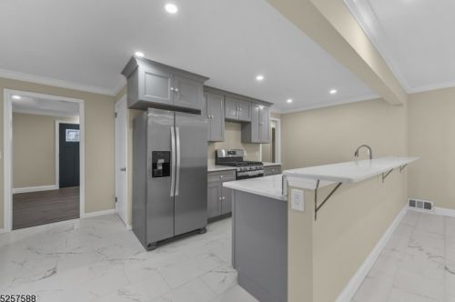 114 Woodlawn Ave, Bridgewater NJ 08807-2031 exterior