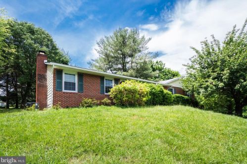 2306 Cloverdale Dr, Fallston, MD 21047-1617