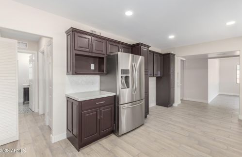 4112 18th Ave, Phoenix AZ  85015-5246 exterior