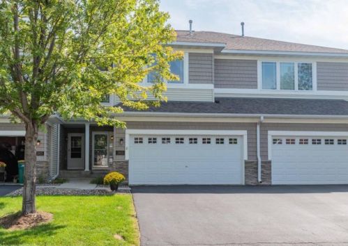 2813 Spy Glass Dr, Chaska MN  55318-1182 exterior