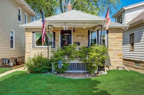 2221 80th St, Milwaukee, WI 53219-1709