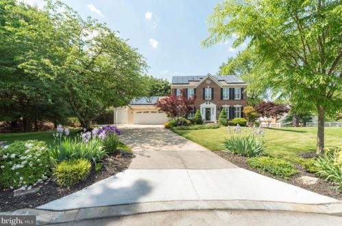 4746 Bates Dr, Ellicott, MD 21043-6527