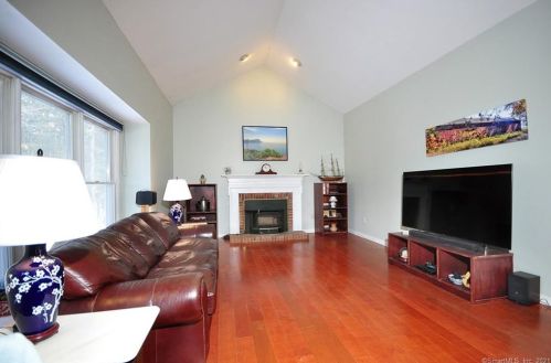 100 Pierce Blvd, Windsor CT 06095-1787 exterior