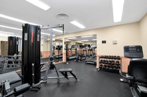 3950 Lake Shore Dr, Chicago IL  60613-3434 exterior