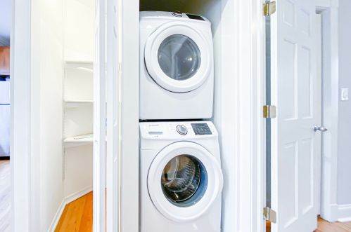 1507 Sherwin Ave, Chicago IL 60626-2135 exterior