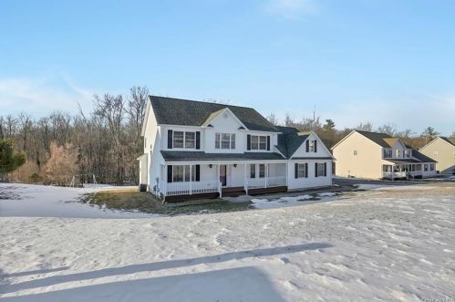 41 Highland View Pl, Middletown, NY 10940-4648