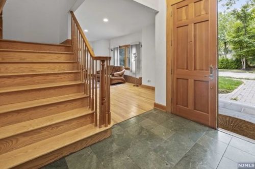 681 Mildred St, Teaneck NJ  07666-4236 exterior