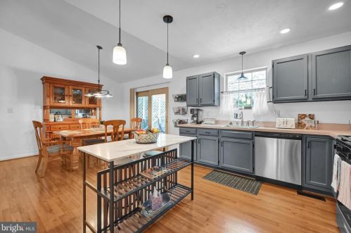 65 Dakota Dr, Hanover PA  17331-7727 exterior