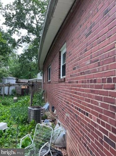 2824 James Dr, Alexandria VA 22303-1338 exterior