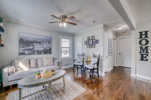 175 Pick Ave, Elmhurst IL 60126-3018 exterior