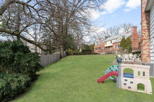 620 Columbus Ave, Mount Vernon NY 10550-4730 exterior