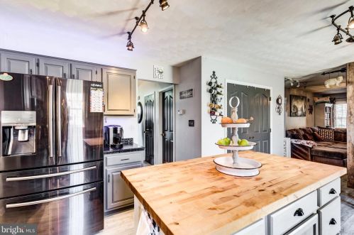 100 Columbus Ave, Littlestown PA 17340-1569 exterior