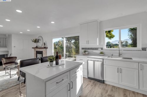 2850 Madeira Way, Concord CA  94523-2023 exterior