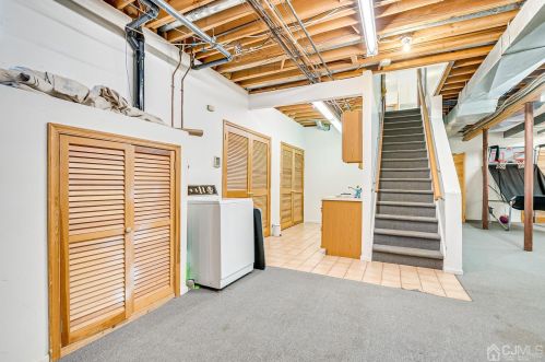 4 Fairhill Rd, Edison NJ 08817-2962 exterior