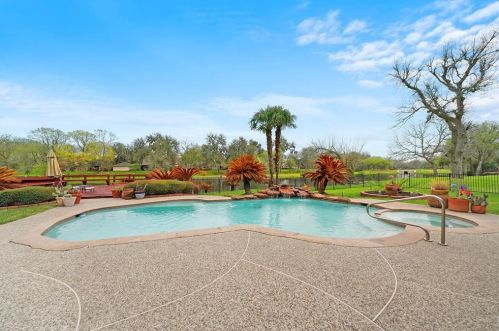 5202 Waterbeck St, Fulshear TX 77441-4151 exterior