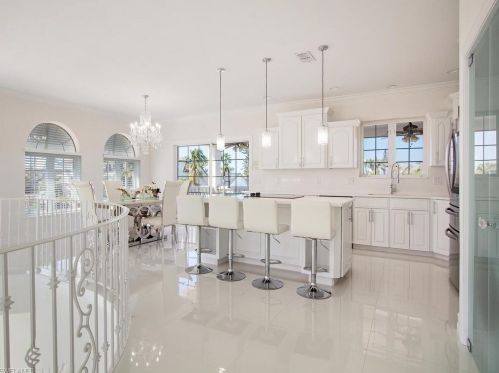 9980 Vanderbilt Dr, Naples, FL 34108-2333