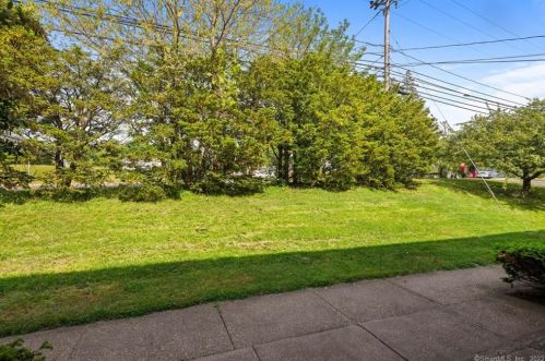 468 Woodbridge St, Manchester CT  06042-3669 exterior